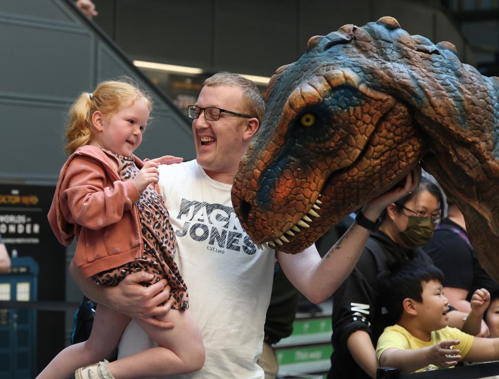 亲子互动仿真恐龙